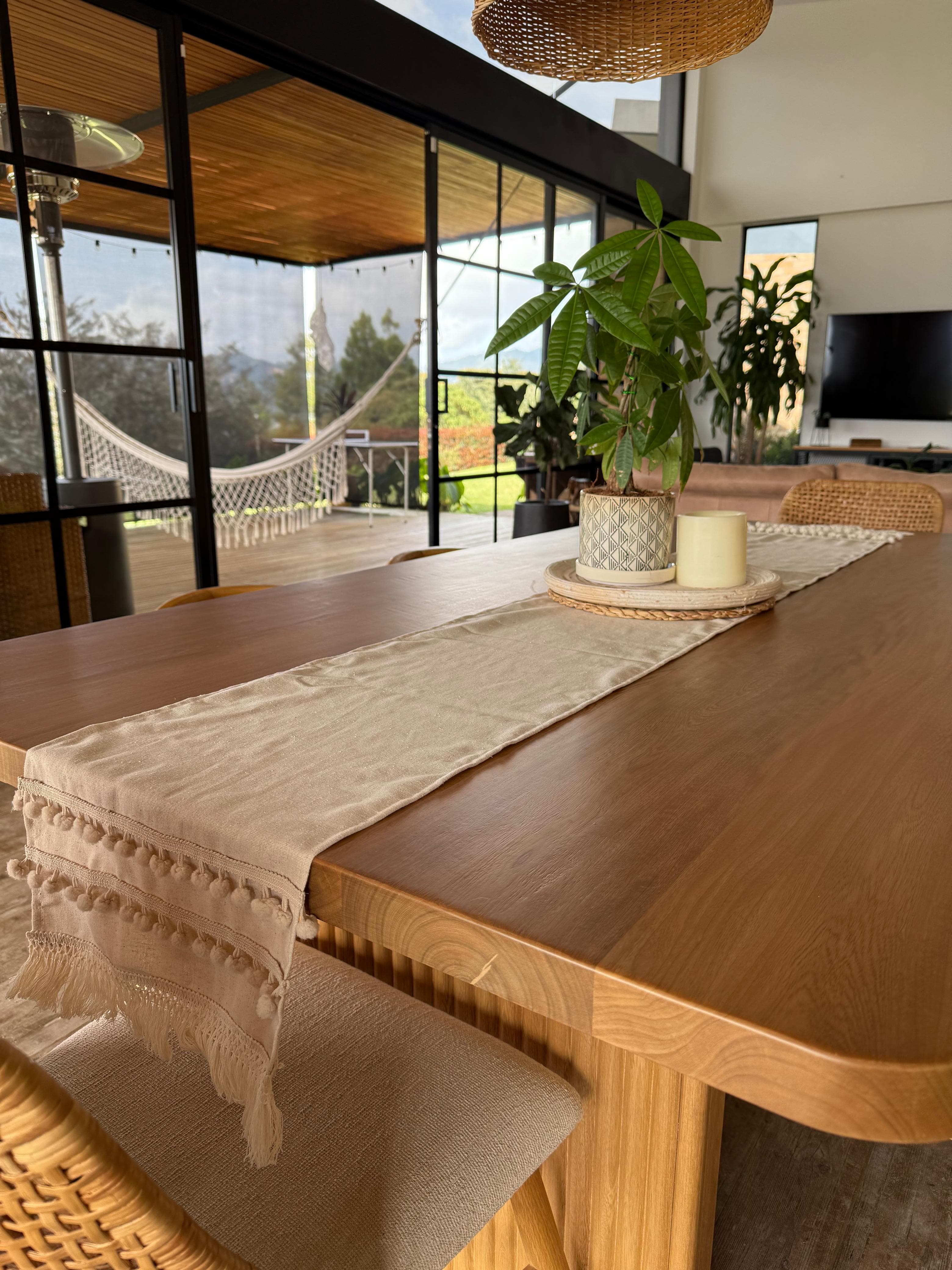 Camino de mesa cuadrado.