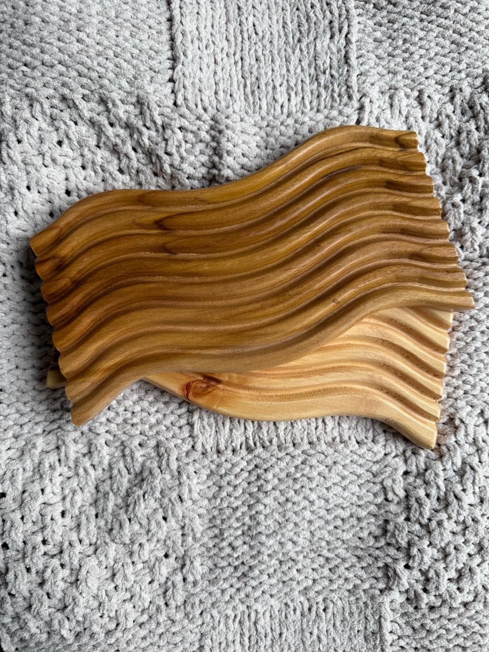 Bandeja rayada olas madera - Imagen 1